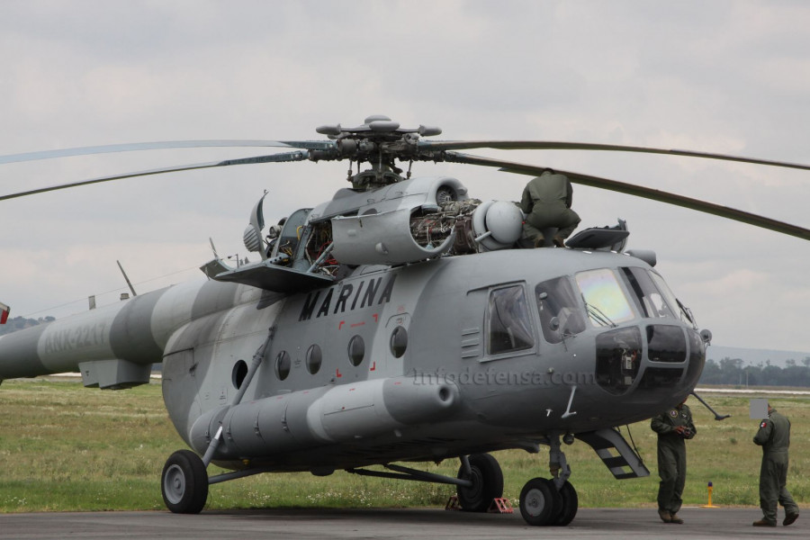El helicoptero llevaba a bordo 12 miembros de la Armada que fueron rescatados a excepción de uno. Foto García