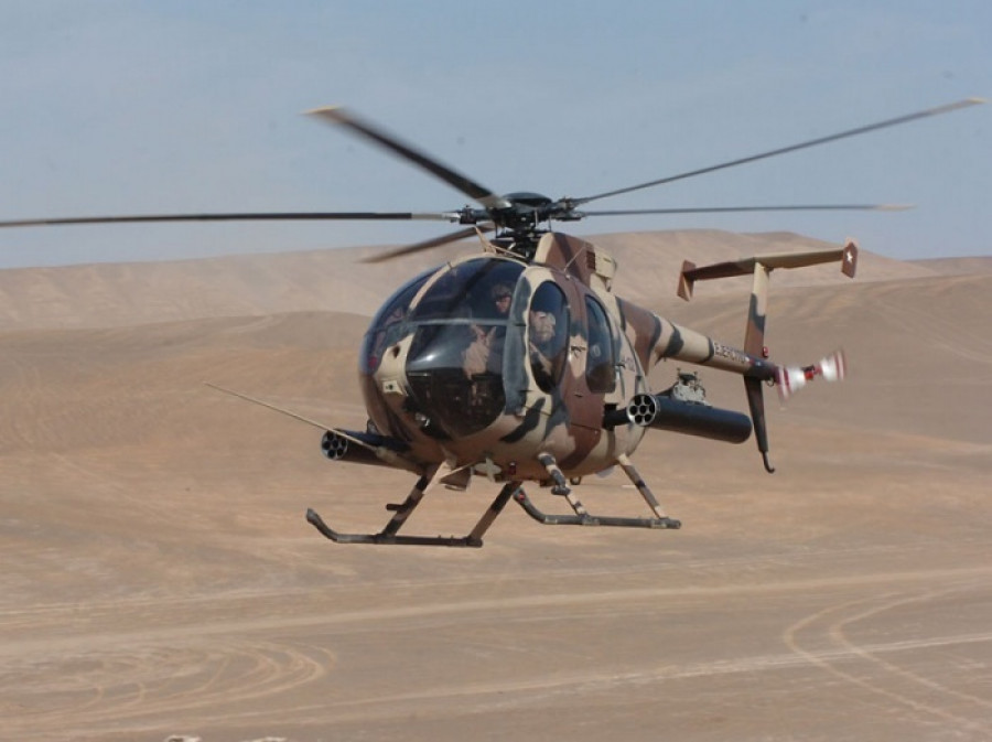 Helicóptero MD-530F en misión de práctica equipado con coheteras de 70 mm. Foto: Ejército de Chile