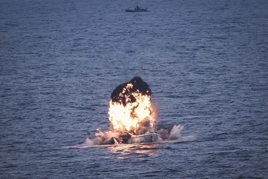 Momento de la detonación del barco ballenero. Foto: Emad