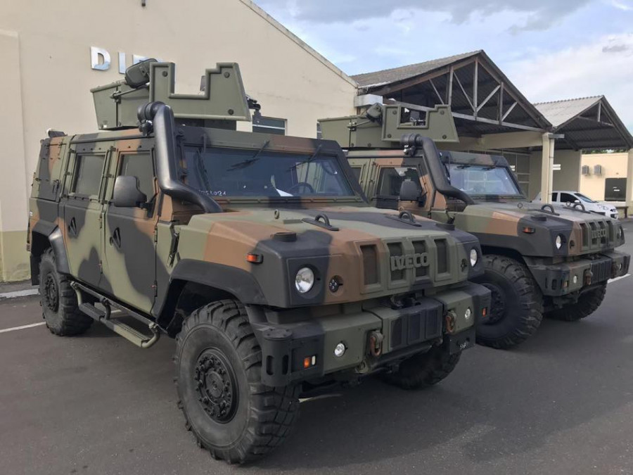 Vehículos del primer lote de blindados Lince Mk2 en el patio de la DIEM.
