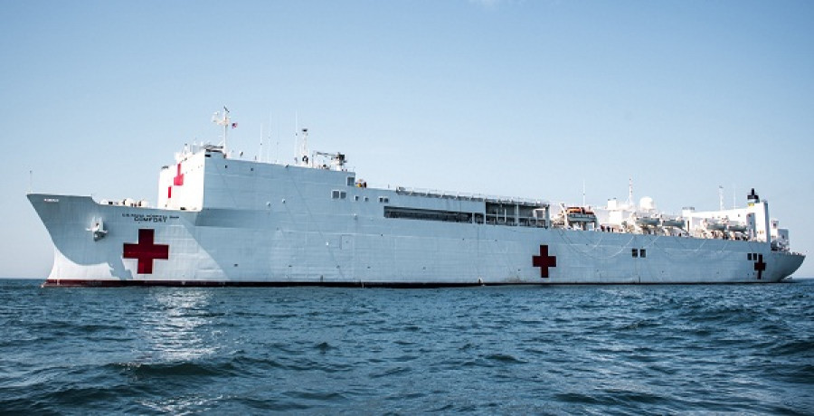Vista en la que se aprecia las dimensiones del buque hospital USNS Comfort´. Foto: U.S. Navy.
