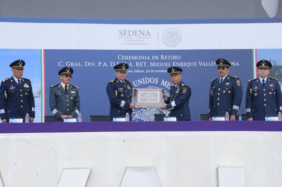 Ceremonia de retiro del General Vallín Osuna. Foto Sedena.