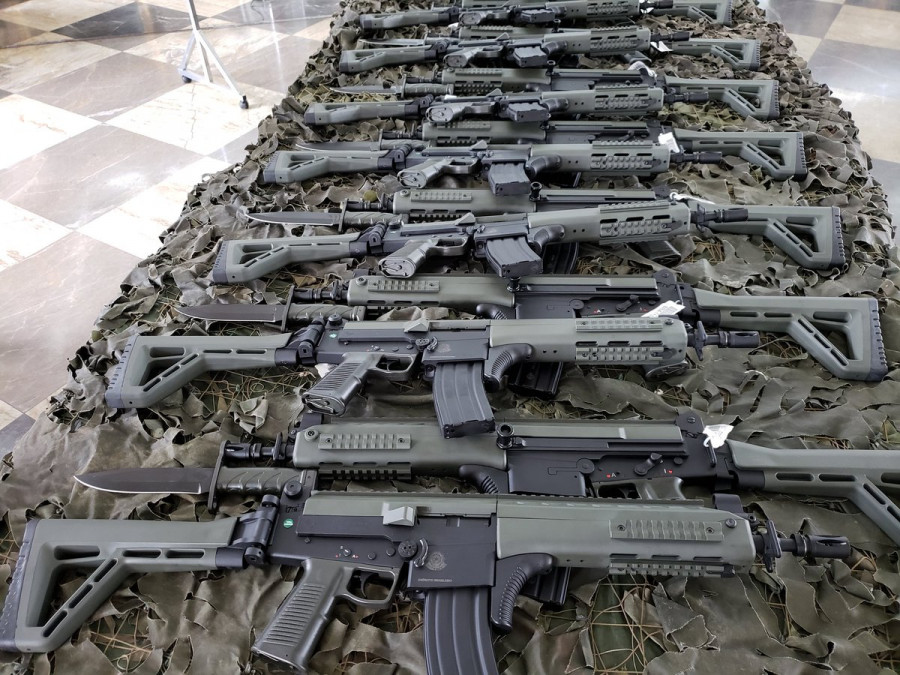 500 fuzis de assalto Imbel IA2 vieram diretamente dos estoques do Exército Brasileiro.