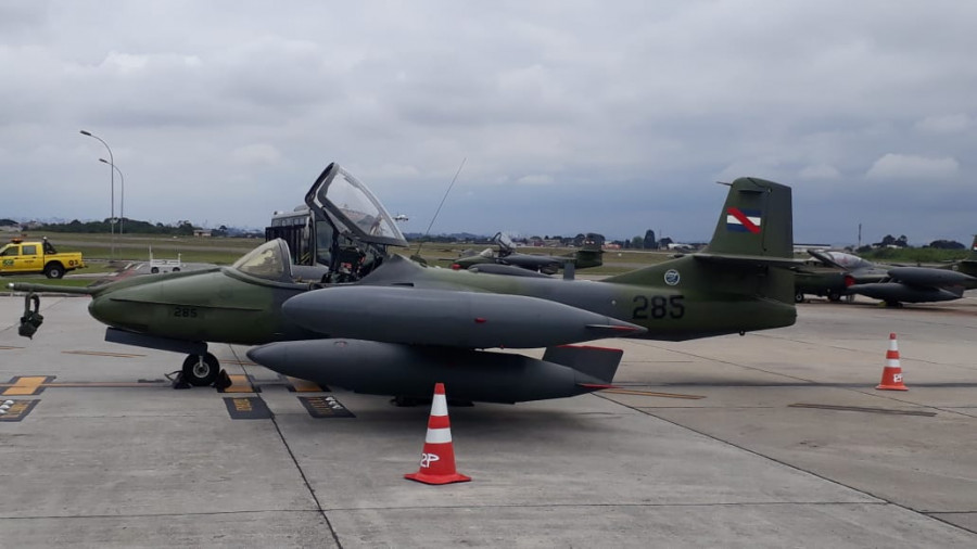 Um dos quatro A-37B uruguaios flagrados em Curitiba a caminho da Cruzex 2018.