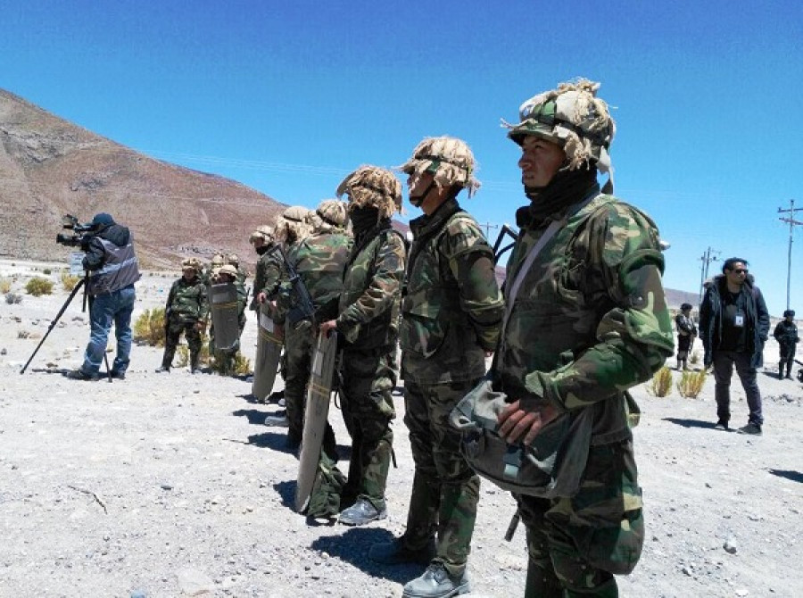 Efectivos del Ejército de Bolivia en un operativo anticontrabando en la frontera. Foto: Agencia Boliviana de Información.