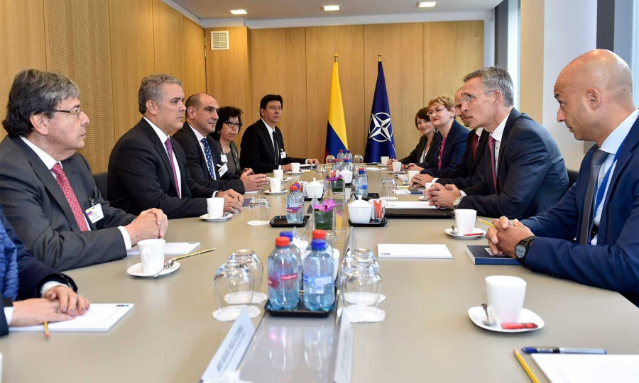 Reunión de las delegaciones de la OTAN y Colombia.