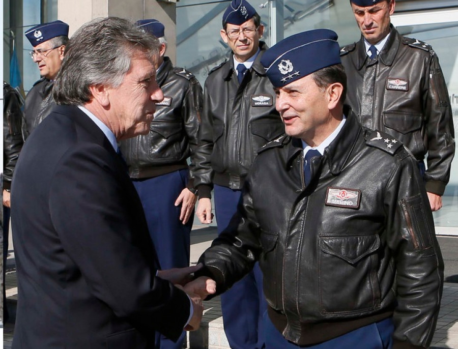 Encuentro de Merino y Espina en el Consejo de Generales FACh en junio de 2018. Foto: FACh