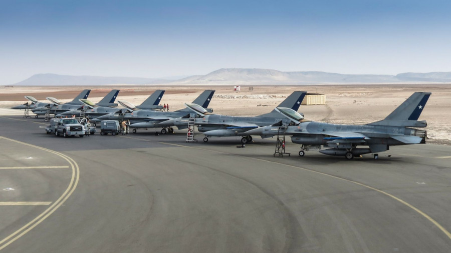 Los F-16 MLU en el ejercicio Sailtre 2014 en Antofagasta. Foto: Issan Valenzuela