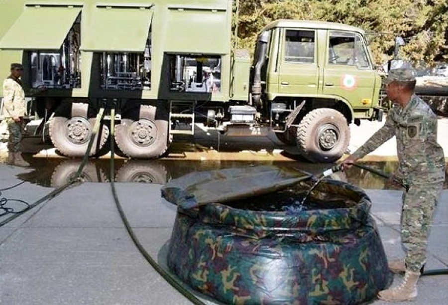 Camión Dong Feng dotado de equipo purificador de agua. Foto: Ejército de Bolivia.