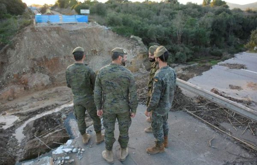 Militares inspeccionan el terreno a la localidad de Artá en Mallorca. Foto: Ejército de Tierra
