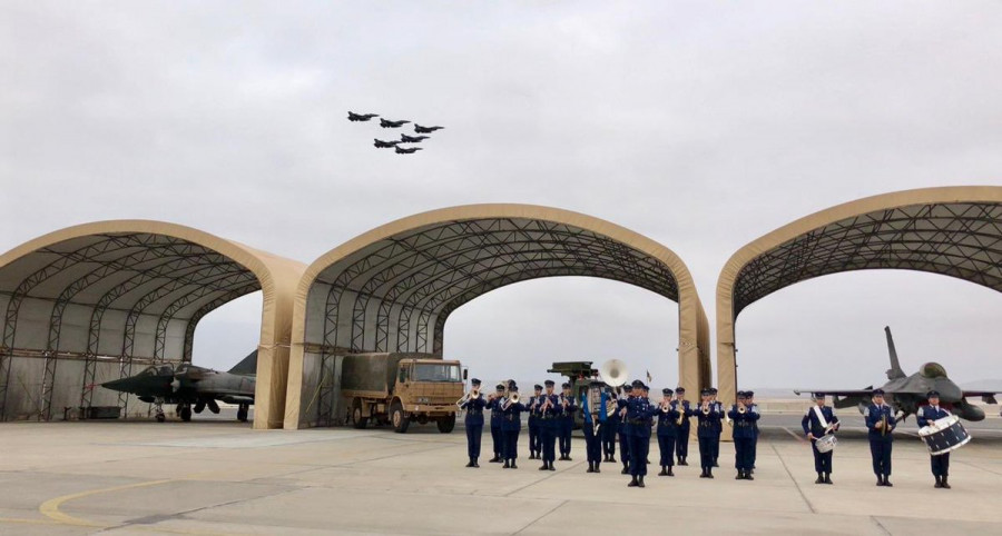 Los F-16 MLU durante el desfile. Foto: FACh.