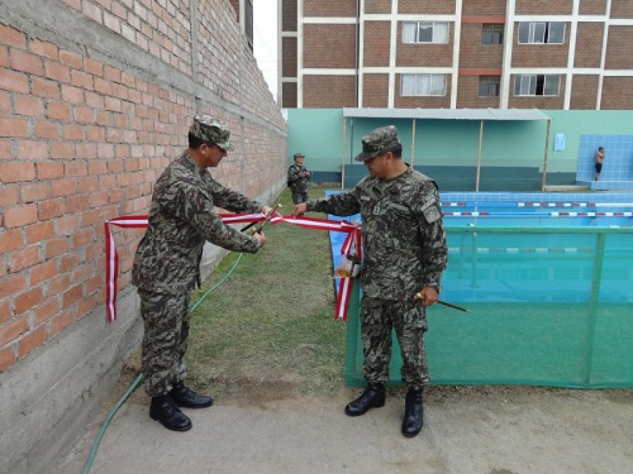 El general Jorge Celiz Kuong, derecha, inaugurando obras en el cuartel Ramón Zavala, en Trujillo, en agosto pasado. Foto: Ejército del Perú.