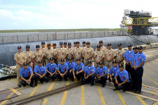 Tripulación del BAP Arica´ frente al submarino USS Maryland´, cerrando su participación en Subdiex 2018. Foto: U.S. Navy.