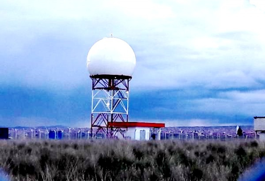 Radar instalado en las inmediaciones del aeropuerto internacional de El Alto. Foto: Cambio.
