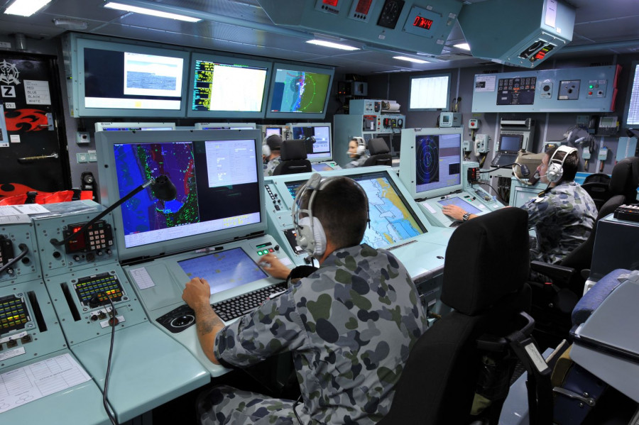 Sistema de Gestión de Combate 9LV a bordo de la fragata HMAS Perth FFH 157 de la Armada Real de Australia. Foto: Saab