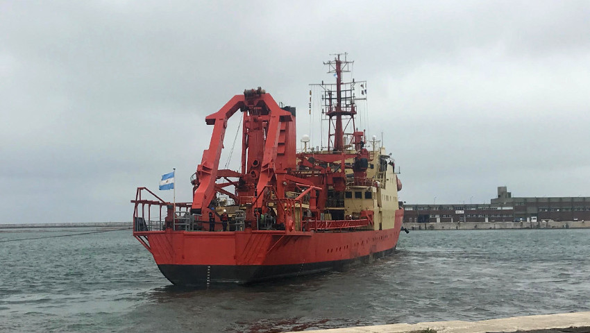 El ARA Austral parte de Mar del Plata. Foto: Armada