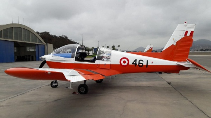 El Zlin 242-L, matrícula FAP-461, en la base aérea Las Palmas tras su inspección en Seman. Foto: Fuerza Aérea del Perú.