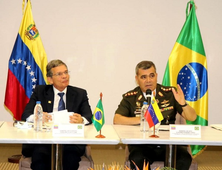 Ministros Silva e Luna y Vladimir Padrino López reunidos en Puerto Ordaz. Foto: Ministerio del Poder Popular para la Defensa de Venezuela.