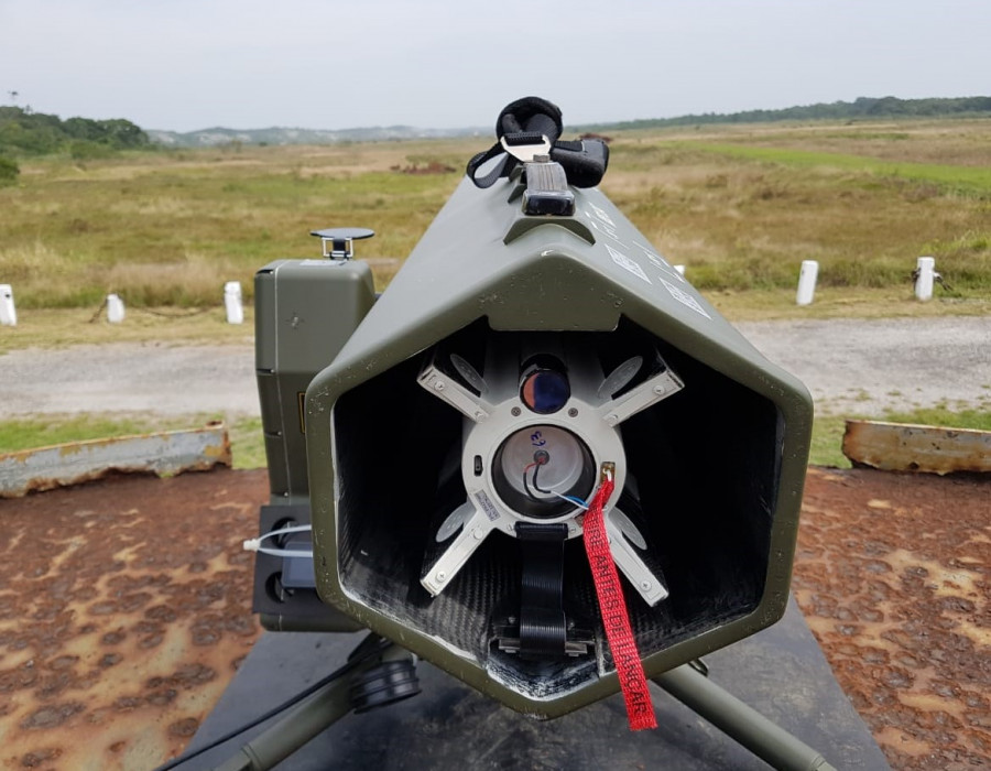 Míssil no container, pronto para o disparo: alcance eficaz de 2km com guiamento laser.