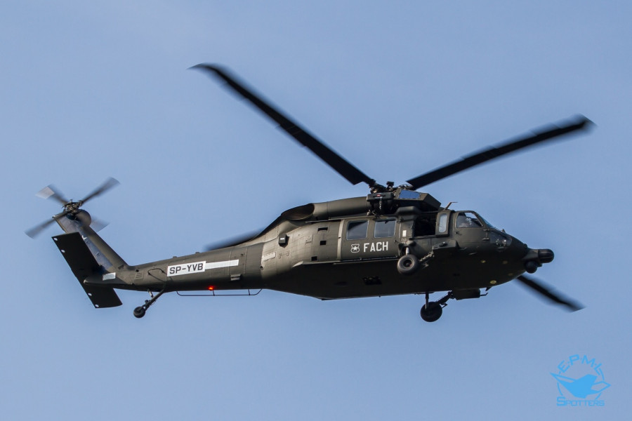 MH-60M Black Hawk con matrícula provisoria SP-YVB en pruebas de vuelo en Mielec. Foto: Marcin Bobro de EPML Spotters.