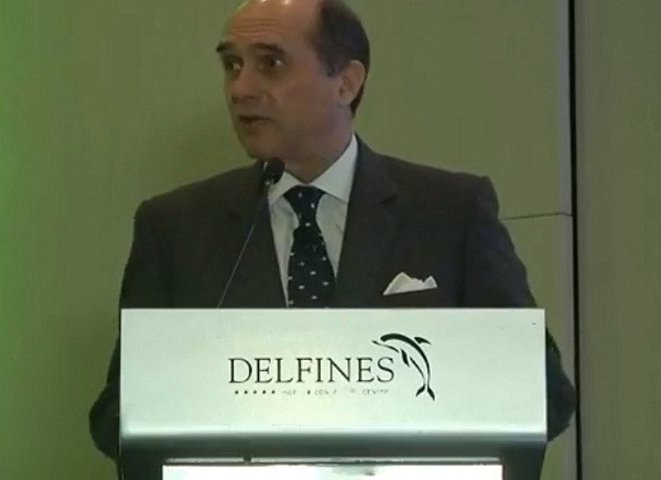 El Dr. Francisco Tudela disertando sobre política exterior y seguridad nacional en Lima. Agosto de 2018. Foto: Marina de Guerra del Perú