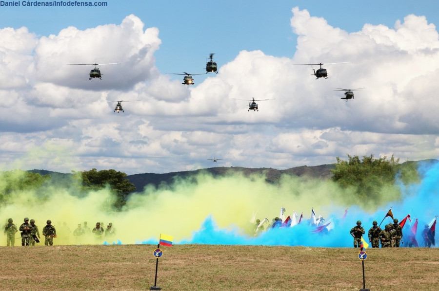 Revista Aérea. Foto Daniel Cárdenas  Infodefensa.com