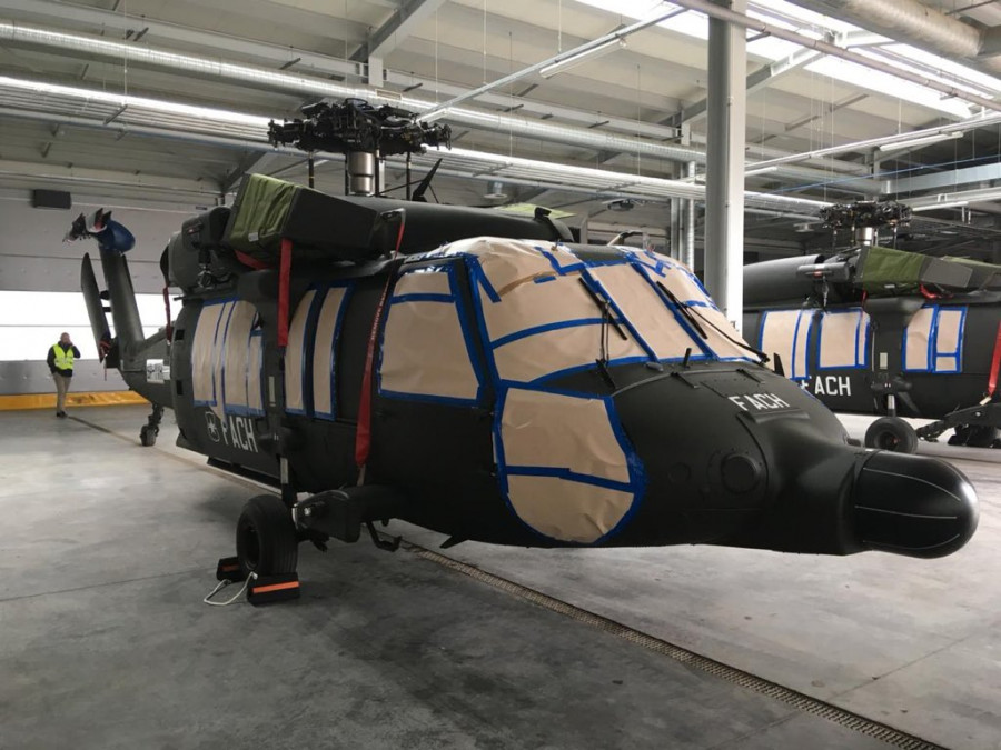 Los Black Hawk ya están preparados en las instalaciones de PZL Mielec en Polonia. Foto: FACh