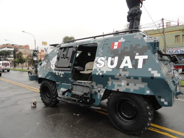 UR-416 de la Policía Nacional del Perú en la Parada Militar 2011. 29 de julio de 2011. Foto: Peter Watson