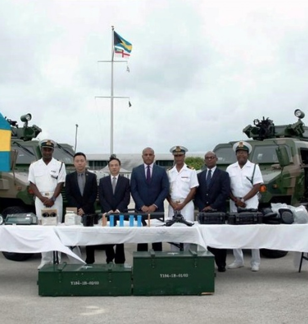 Acto de entrega de los vehículos blindados 4x4 Tiger China de las Fuerzas de Defensa de las Bahamas. Foto: Royal Bahamas.
