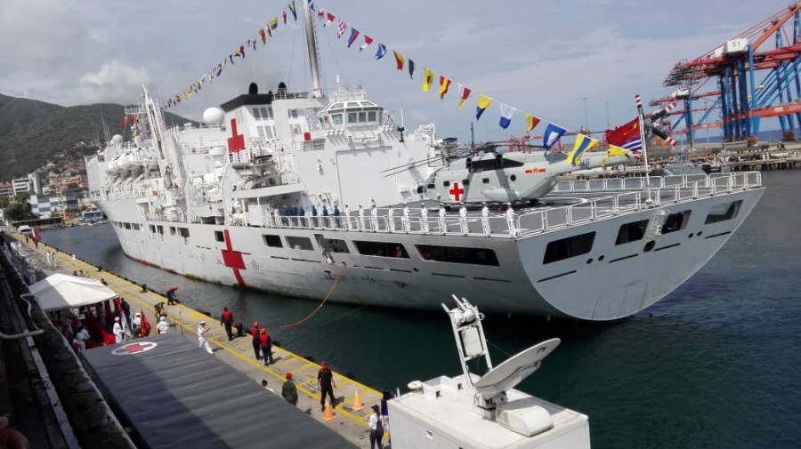 El Daishan Dao´Peace Ark´ atracando en el puerto de La Guaira. Foto: Venezolana de Televisión.