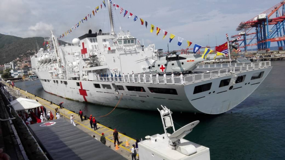 El Daishan Dao´Peace Ark´ atracando en el puerto de La Guaira. Foto: Venezolana de Televisión.