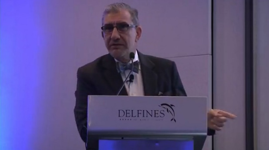 Guillermo Pacheco, durante su innovadora exposición sobre políticas de seguridad y defensa. Foto: Marina de Guerra del Perú