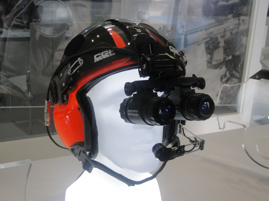 Binocular Helimun de OIP Sensor Systems. Foto: Nicolás García Infodefensa.com