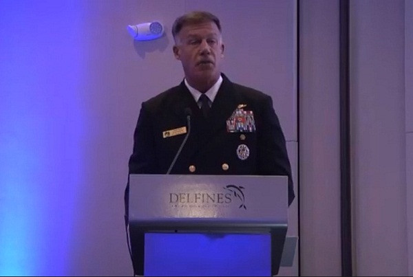 El contralmirante Sean Buck diserta sobre operaciones marítimas, desde el punto de vista de la Armada de EEUU. Foto: MGP