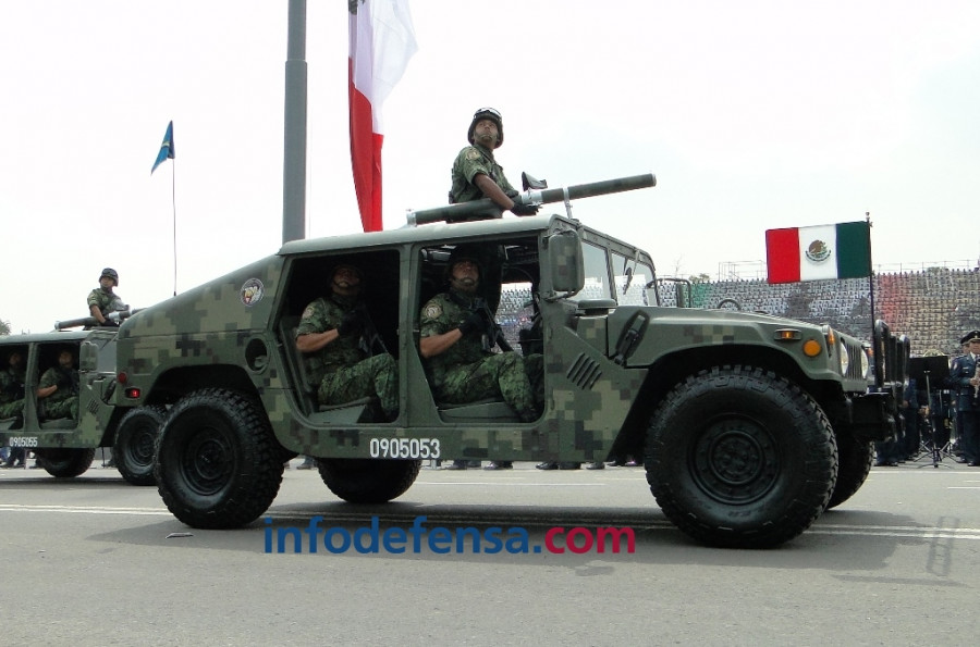 Imagen Vehículo 4x4 utilitario Humvee, del Ejercito mexicano en esquema de camuflaje pixel selvatico. Imagen JAQC
