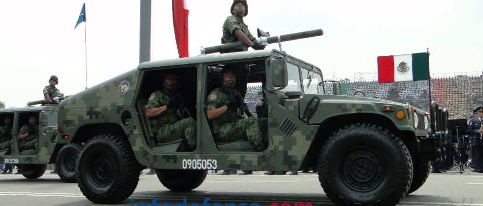 Imagen Vehículo 4x4 utilitario Humvee, del Ejercito mexicano en esquema de camuflaje pixel selvatico. Imagen JAQC
