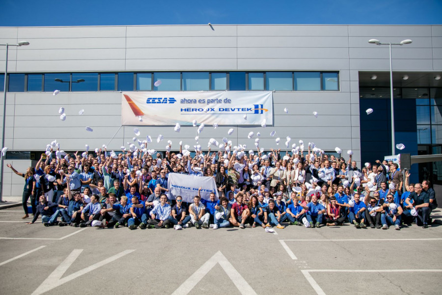 Trabajadores de CESA celebran su integración en Héroux-Devtek. Foro: Héroux-Devtek