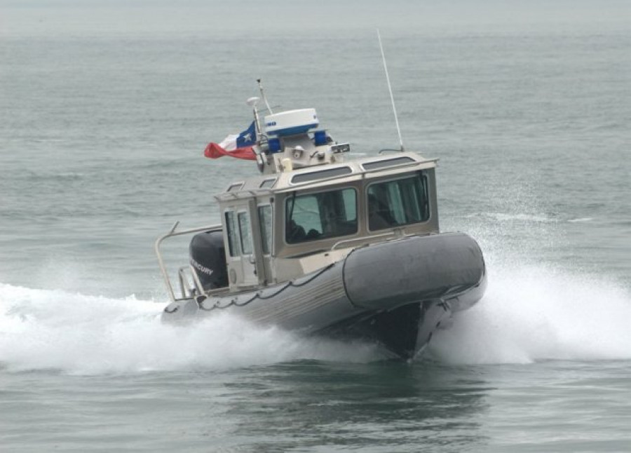 Las nuevas embarcaciones Defender 25 entregarán mayor seguridad a la navegación en zonas lacustres. Foto: Armada de Chile