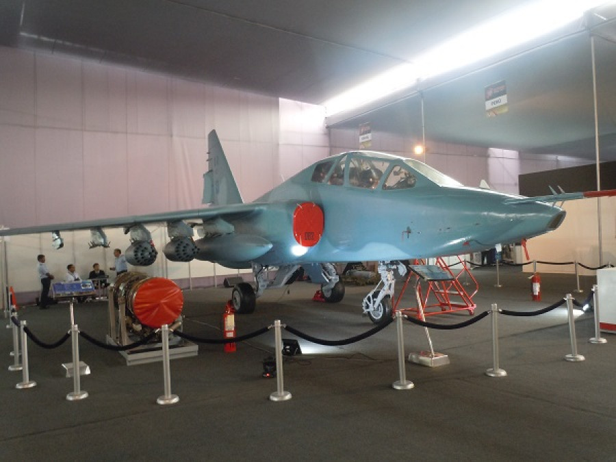Avión de soporte aéreo cercano Su-25 de la FAP en exposición estática en Sitdef 2017. Foto: Carlos Hernández