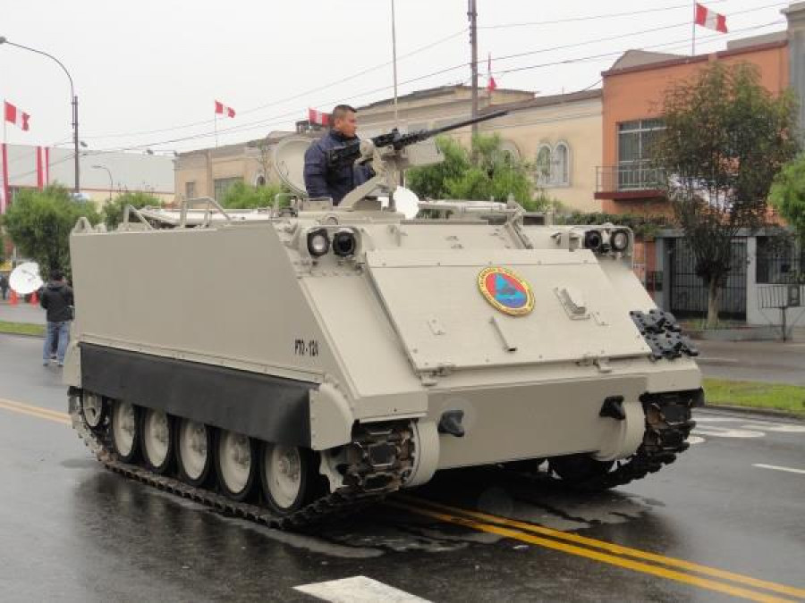 Un M113 del Ejército del Perú en la Parada Militar 2011. Foto: Peter Watson.