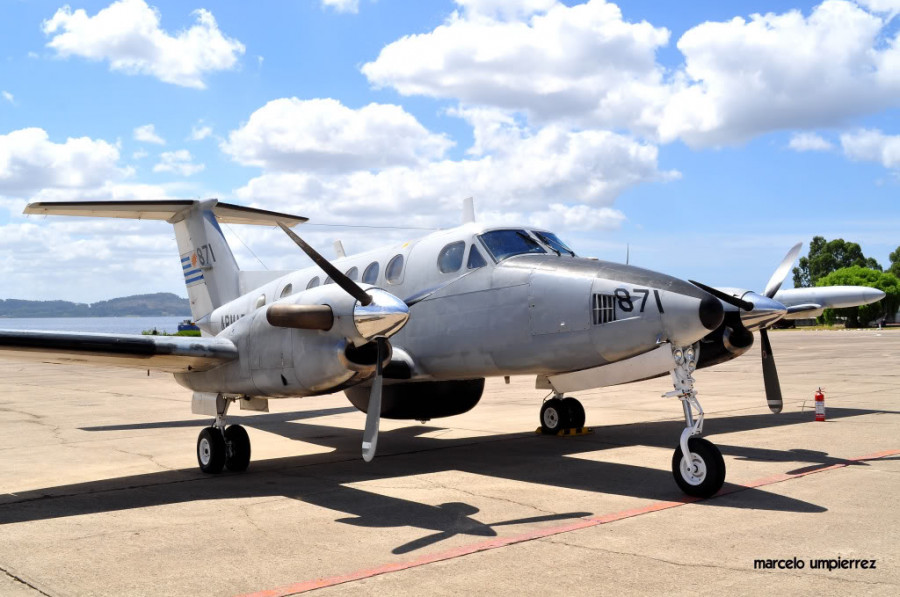 Avión B200 de la Armada uruguaya. Foto: Marcelo Umpierrez.