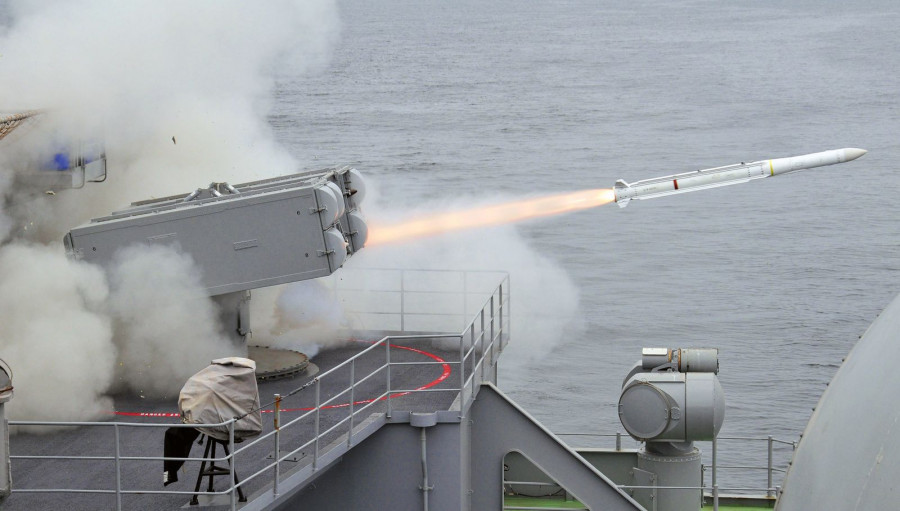 Lanzamiento de un RIM-162 Evolved Sea Sparrow. Foto: Raytheon.