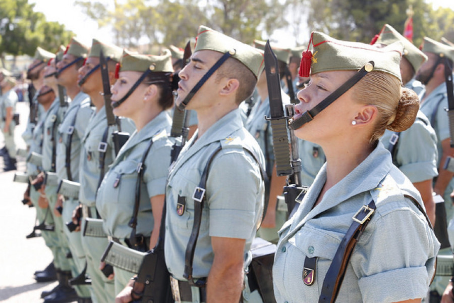 Legionarios cantan su himno en el XCV Aniversario de La Legión. Foto: Ministerio de Defensa