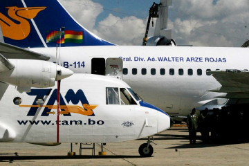 Aviones Airbus C212 y Boeing 737 de Transportes Aéreos Militares TAM. Foto: Agencia Boliviana de Información.