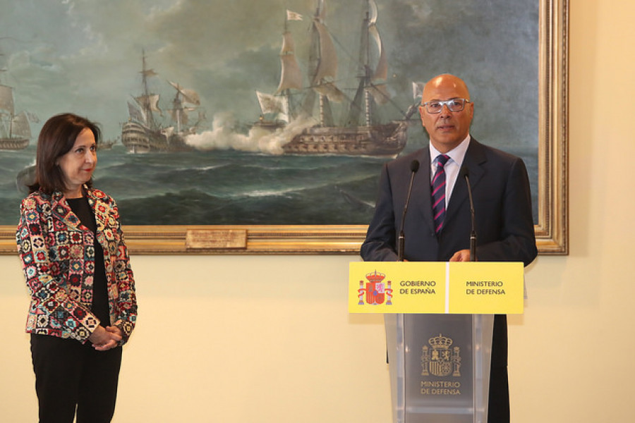 Olivares, junto a Robles, en su toma de posesión como secretario de Estado de Defensa. Foto: MDE