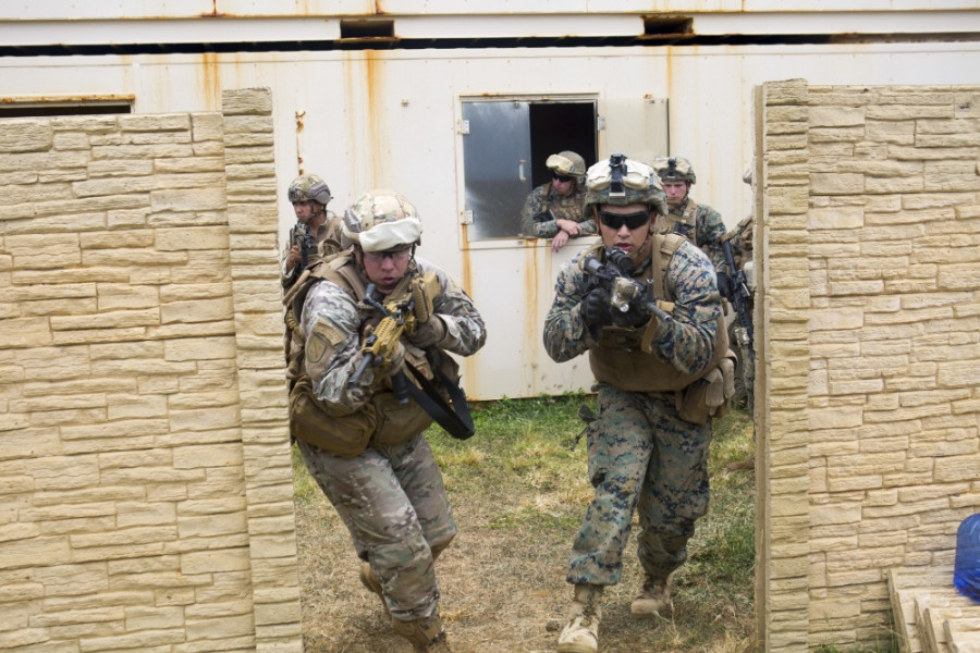 Infantes de Marina de Chile y Estados Unidos realizan ingreso y registro en área urbana. Foto: Infantería de Marina de Estados Unidos