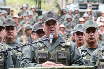 El general en jefe Vladimir Padrino continuará en el despacho de Defensa. Foto: Agencia Venezolana de Noticias.