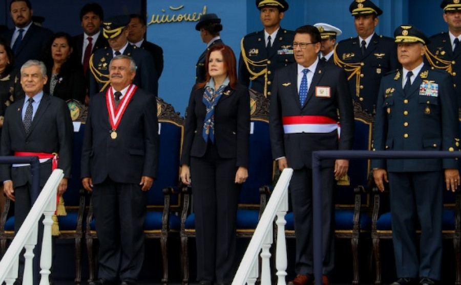 César Villanueva, Mercedes Aráoz, José Huerta y el general Javier Ramírez Guillén en el evento de aniversario. Foto: Fuerza Aérea del Perú
