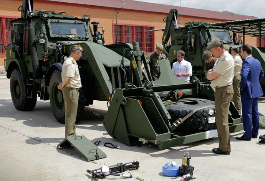 Maquinas retroescabadoras. Foto: Ejército de Tierra