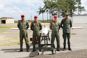 Personal militar del Sistema Aéreo Remotamente Tripulado Sarp-Arpía. Foto: C.A. Venezolana de Industrias Militares Cavim.